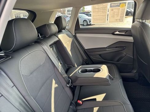 Used 2023 Volkswagen Taos SE FWD image 15