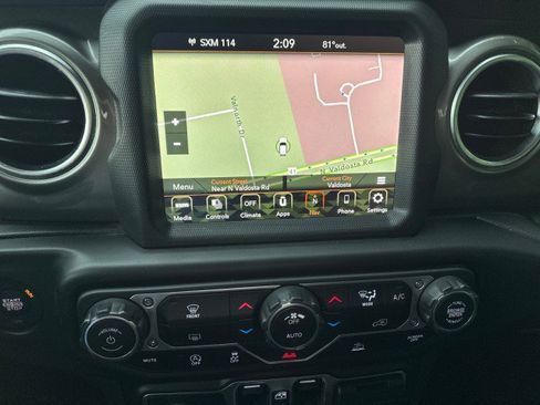 Used 2023 Jeep Gladiator Overland image 15