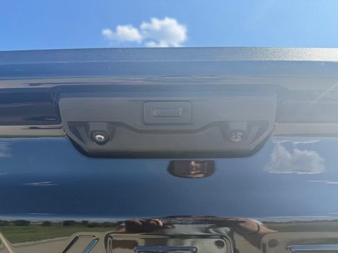 Used 2023 Chevrolet Silverado 1500 LT AWD/4WD image 5