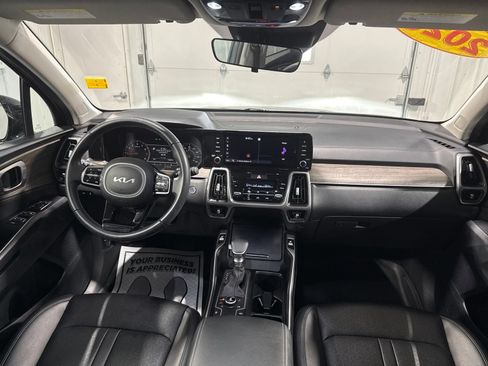 Used 2023 Kia Sorento S w/ Panoramic Sunroof Package AWD/4WD image 16