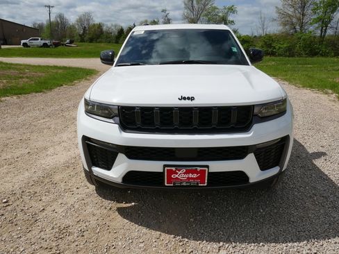 New 2026 Jeep Grand Cherokee Limited w/ Limited Altitude Package image 9