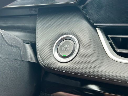 Used 2025 Chevrolet Equinox LT w/ Convenience Package II image 26