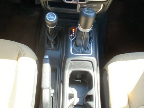 Used 2022 Jeep Wrangler Unlimited Sahara AWD/4WD image 17