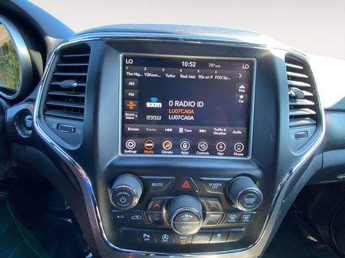 Used 2018 Jeep Grand Cherokee Altitude image 23