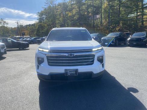 New 2026 Chevrolet Traverse LT image 8