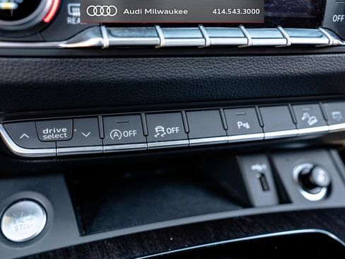 Used 2023 Audi Q5 2.0T Premium w/ Convenience Package AWD/4WD image 30