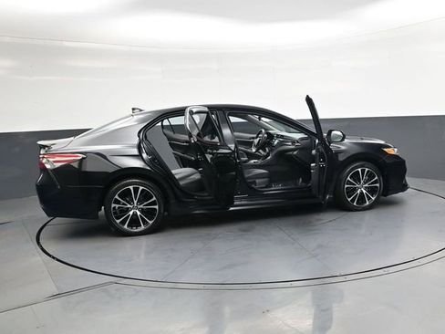 Used 2020 Toyota Camry SE image 39