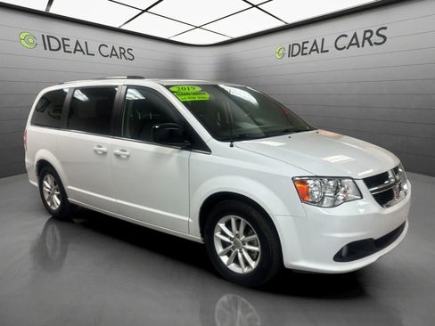 Used 2019 Dodge Grand Caravan SXT FWD image 3