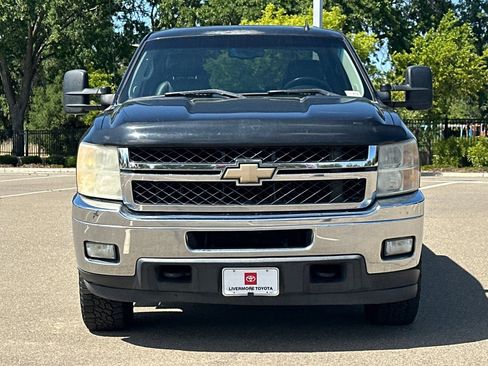 Used 2011 Chevrolet Silverado 2500 LTZ w/ LTZ Plus Package AWD/4WD image 9