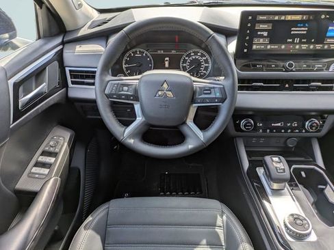 New 2026 Mitsubishi Outlander SE image 17