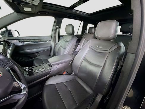 Used 2023 Cadillac XT6 Premium Luxury image 13