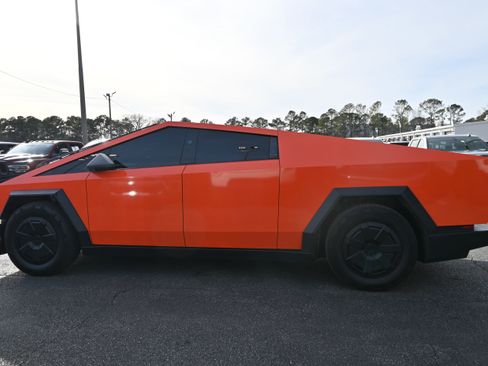 Used 2024 Tesla Cybertruck AWD Crew Cab image 7