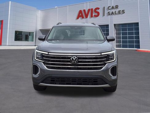Used 2025 Volkswagen Atlas SE FWD image 2