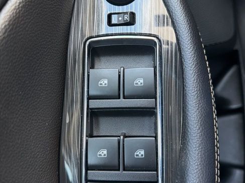 Used 2019 Chevrolet Impala LT w/ LT Convenience Package image 6