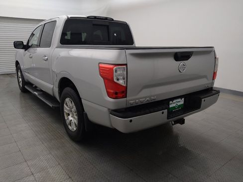 Used 2019 Nissan Titan SV w/ SV Convenience Package image 5