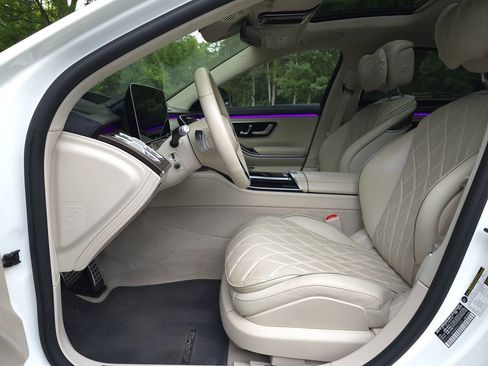 Used 2021 Mercedes-Benz S 580 4MATIC Sedan w/ AMG Line image 11