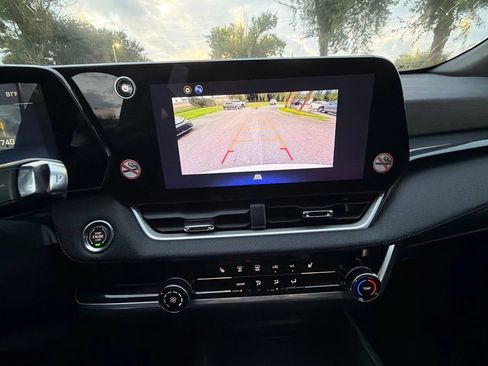Used 2026 Chevrolet Equinox LT FWD image 10
