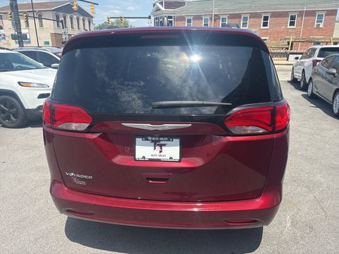 Used 2021 Chrysler Voyager Lxi FWD image 4