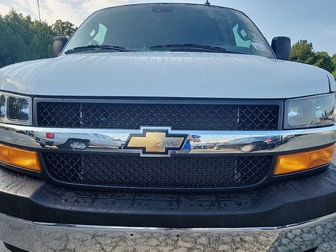 Used 2025 Chevrolet Express 3500 LT w/ LT Preferred Equipment Group RWD image 11