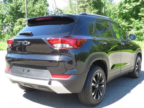 Used 2022 Chevrolet TrailBlazer LT w/ LPO, Blackout Package AWD/4WD image 5