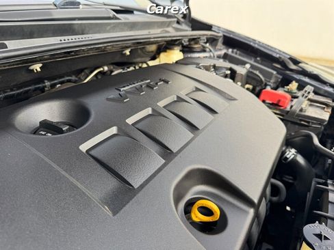 Used 2016 Toyota Corolla LE image 32