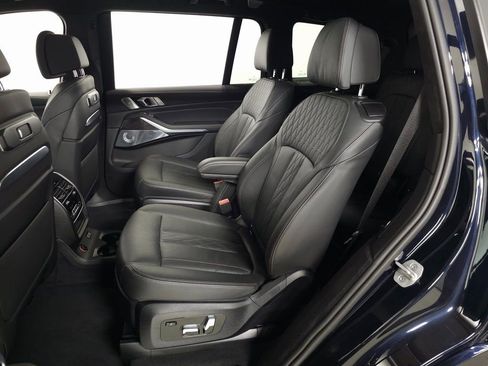 Used 2025 BMW X7 M60i image 42