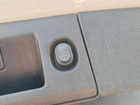 Used 2016 GMC Yukon Denali w/ Open Road Package image 32