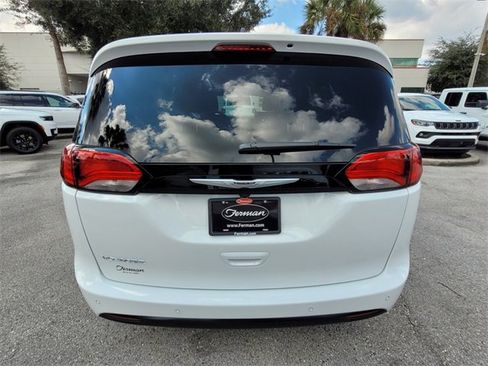 New 2026 Chrysler Voyager LX image 12