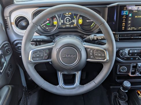 Used 2025 Jeep Wrangler Sahara w/ Safety Group image 23