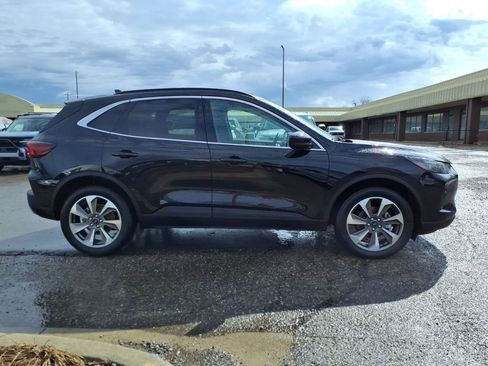 Used 2025 Ford Escape Platinum image 6