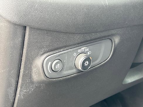 Used 2022 Chevrolet Equinox LT image 17