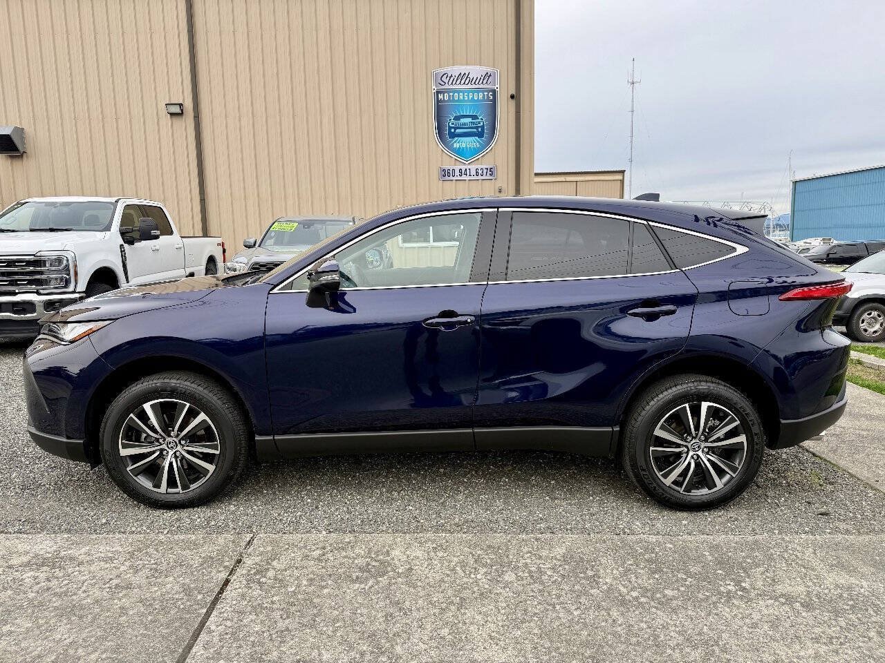 Used 2024 Toyota Venza LE AWD/4WD image 2