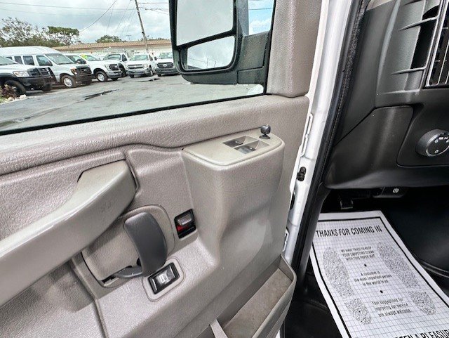 Used 2016 Chevrolet Express 2500 RWD image 18