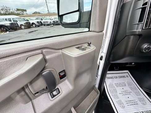 Used 2016 Chevrolet Express 2500 image 18
