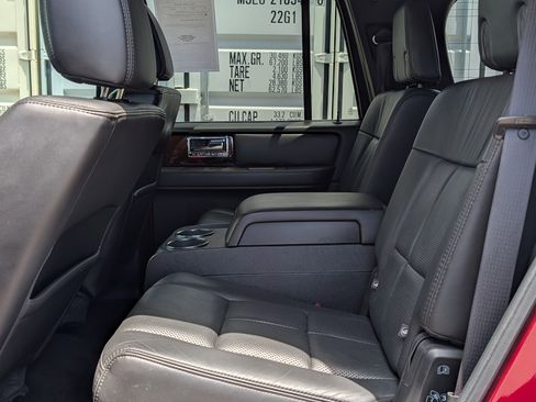 Used 2014 Lincoln Navigator 2WD image 15