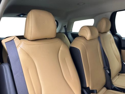 Used 2024 Kia Carnival LX FWD image 42