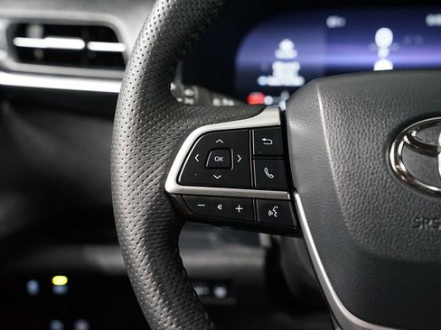 Used 2025 Toyota Sienna Limited image 14