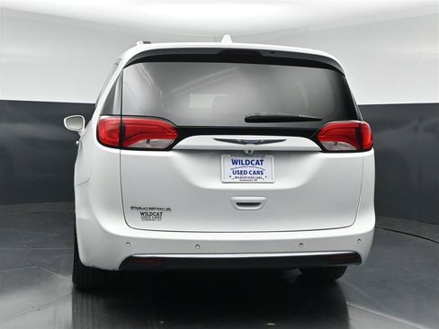 Used 2018 Chrysler Pacifica Touring-L FWD image 7