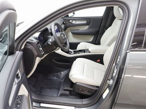 Used 2026 Volvo XC40 B5 Ultra w/ Climate Package image 6