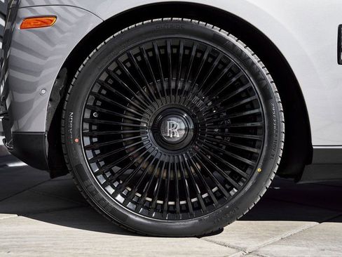 Used 2023 Rolls-Royce Cullinan image 3