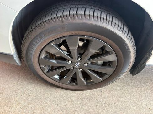 Used 2019 Subaru Outback 3.6R Touring AWD/4WD image 7