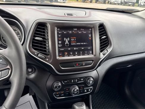 Used 2022 Jeep Cherokee Trailhawk w/ Sun, Sound & Nav Group AWD/4WD image 13