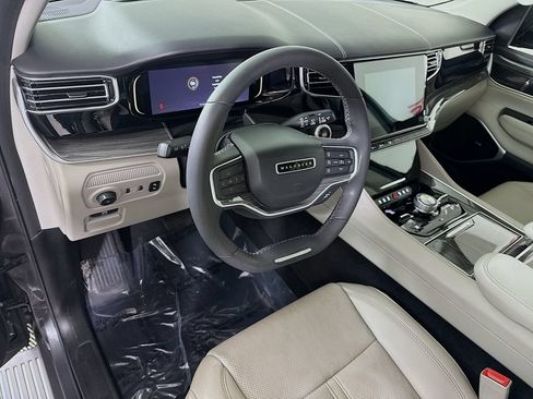 Used 2022 Jeep Wagoneer Series III w/ Premium Group I AWD/4WD image 21