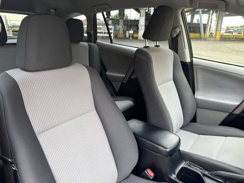 Used 2013 Toyota RAV4 LE AWD/4WD image 21