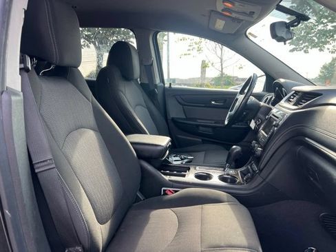 Used 2016 Chevrolet Traverse LT w/ Style and Technology Package FWD image 11