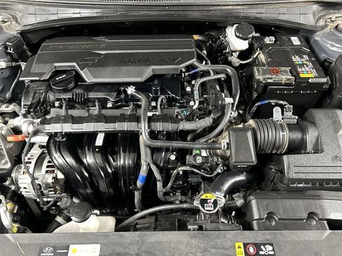 Used 2024 Hyundai Elantra SEL image 11