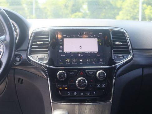 Used 2020 Jeep Grand Cherokee Altitude AWD/4WD image 21