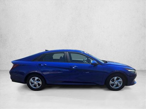 Used 2023 Hyundai Elantra SE FWD image 4