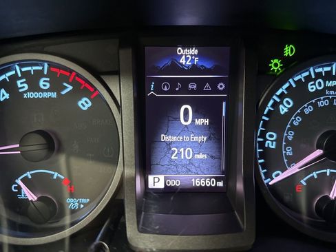 Used 2019 Toyota Tacoma TRD Sport AWD/4WD image 15