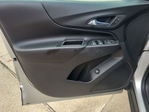 Used 2020 Chevrolet Equinox LT image 12